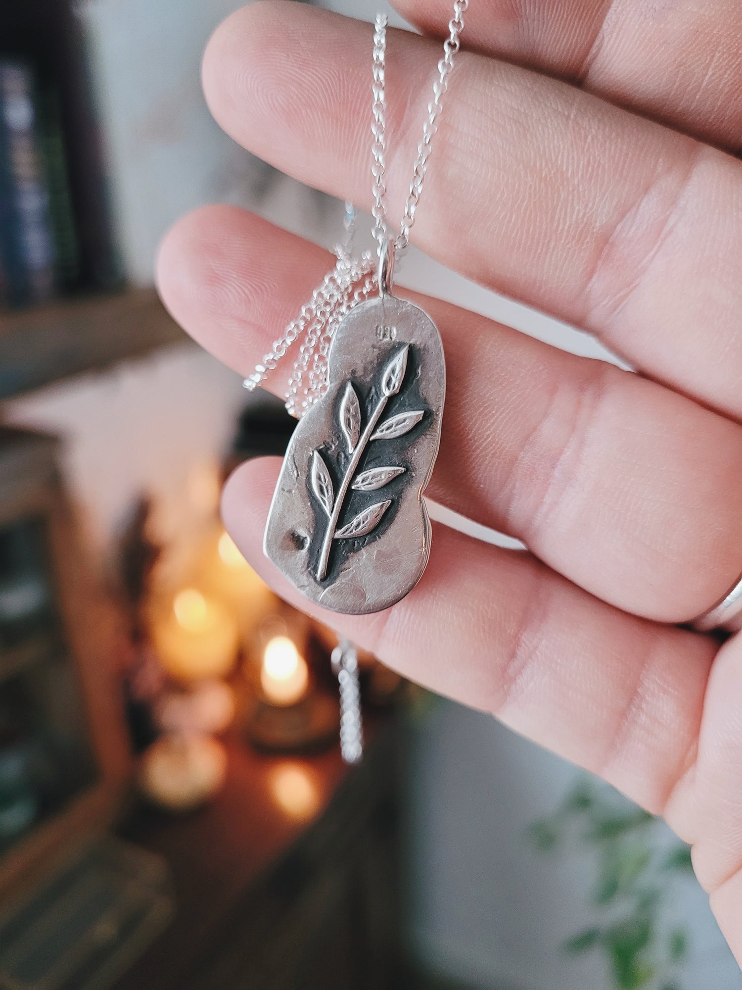 Barn Owl Pendant Necklacemoon siluette silueta lechuza luna perfil plata de ley sterling silverBarn Owl Pendant Necklace Sterling Silver Coin Necklace magic coin buho lechuza sabiduría sabiduria conocimiento talisman amuleto sterling silver plata primera ley 925