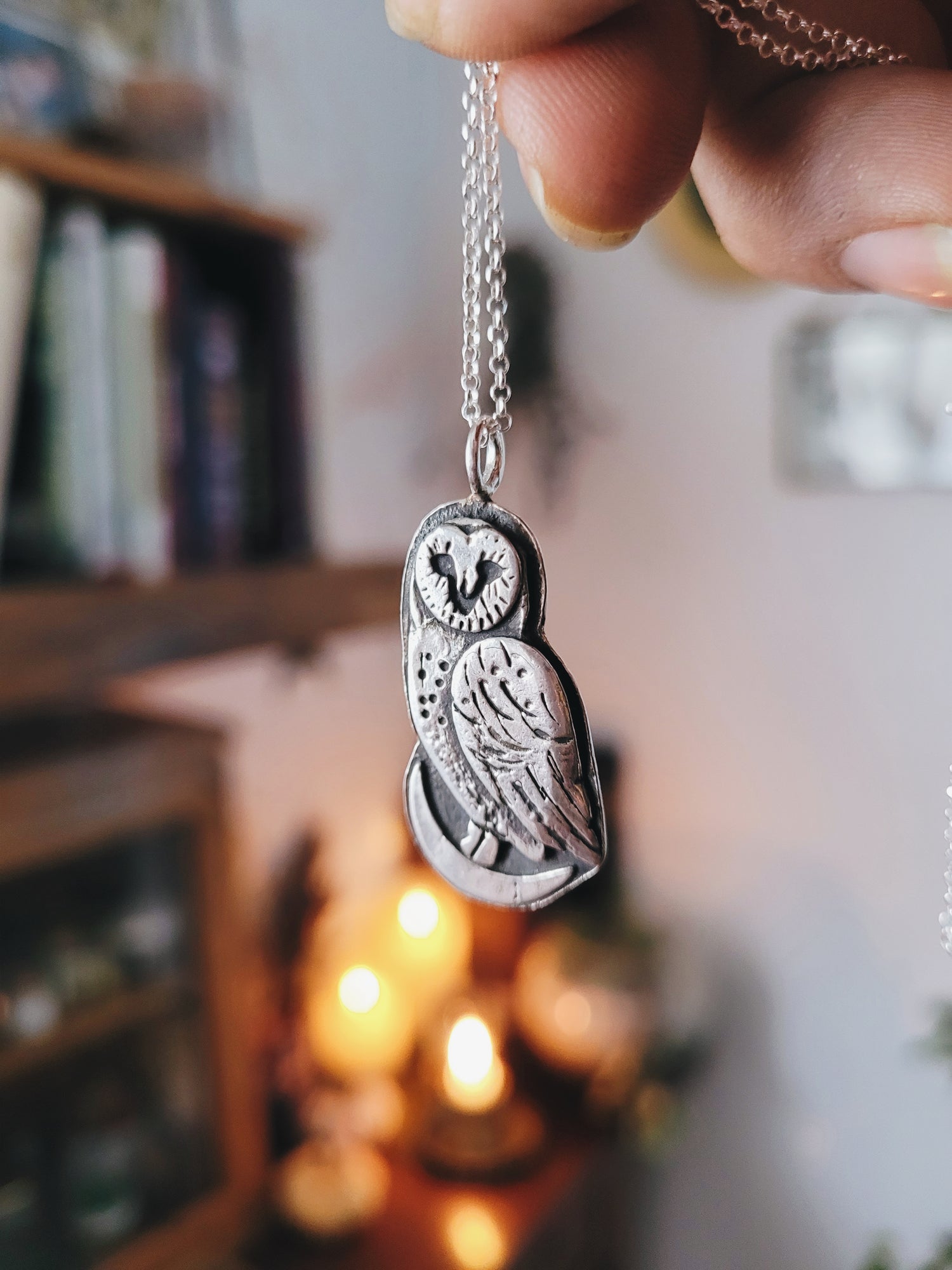 Barn Owl Pendant Necklacemoon siluette silueta lechuza luna perfil plata de ley sterling silverBarn Owl Pendant Necklace Sterling Silver Coin Necklace magic coin buho lechuza sabiduría sabiduria conocimiento talisman amuleto sterling silver plata primera ley 925