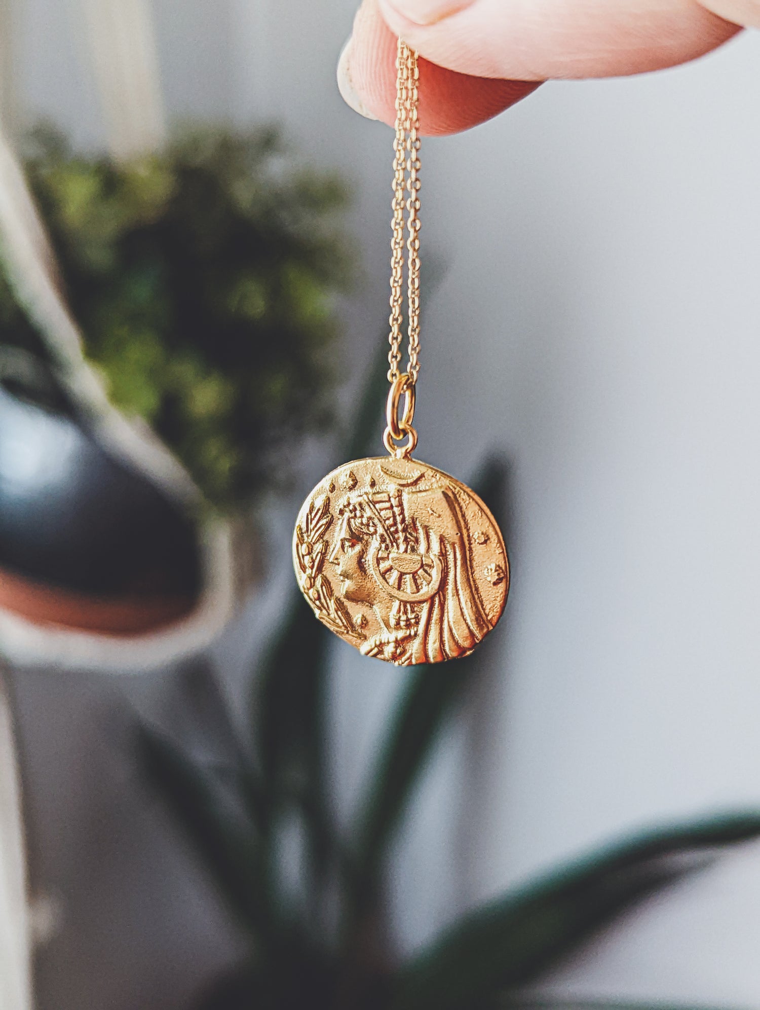 GOLDEN HECATE IBERIAN PENDANT AMULET TALISMAN WITCHERY WITCH THINGS