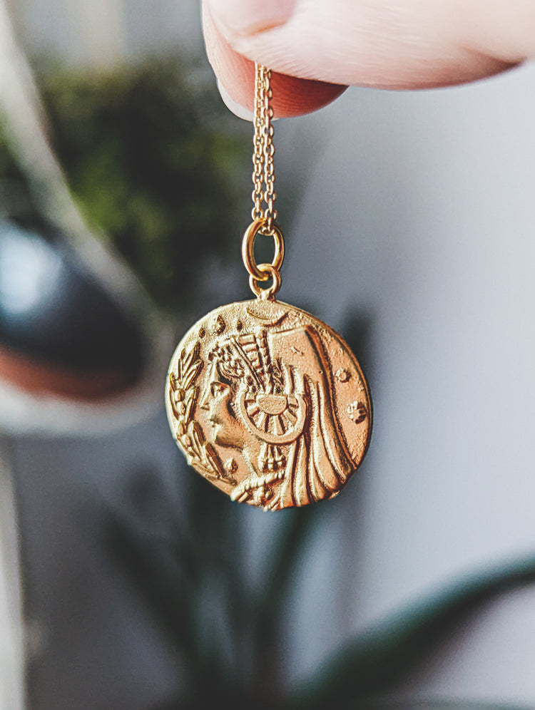 GOLDEN HECATE IBERIAN PENDANT AMULET TALISMAN WITCHERY WITCH THINGS