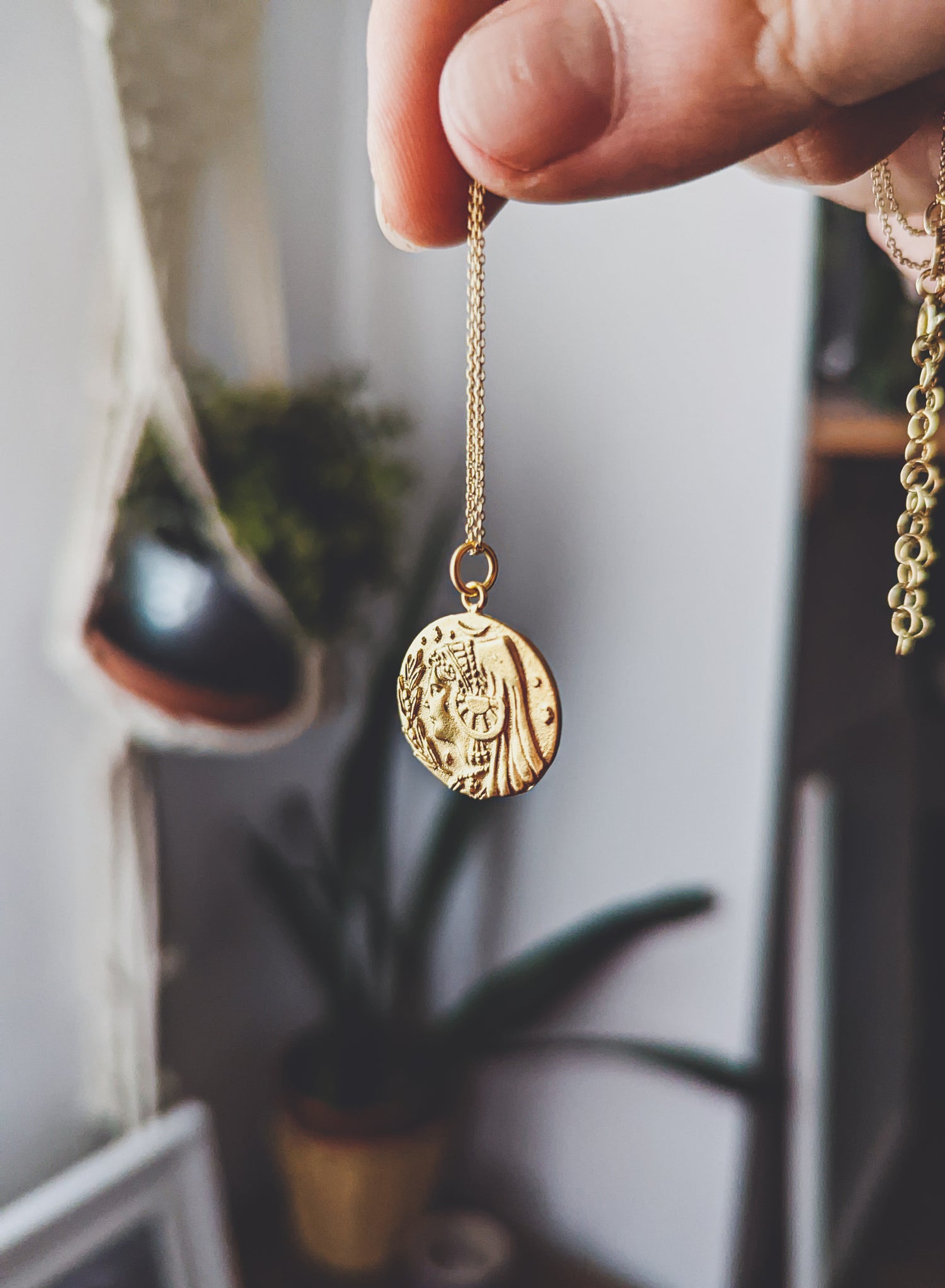 GOLDEN HECATE IBERIAN PENDANT AMULET TALISMAN WITCHERY WITCH THINGS