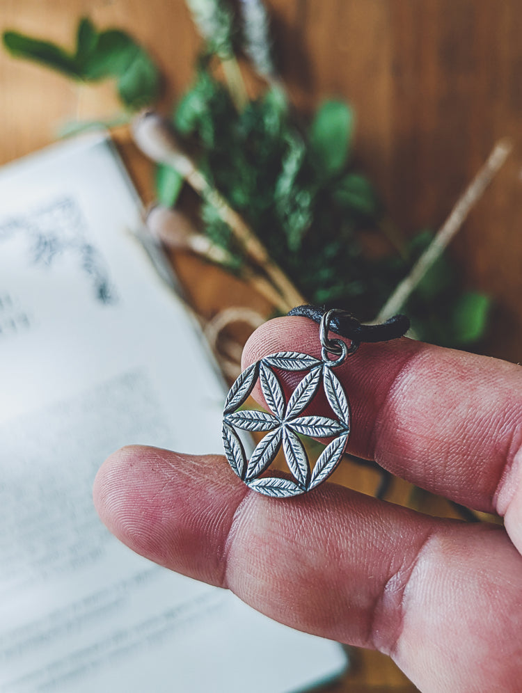 FLOWER HEXAFOIL WHEEL NECKLACE HEXAPÉTALA PLATA 925 MEDAL PENDANT