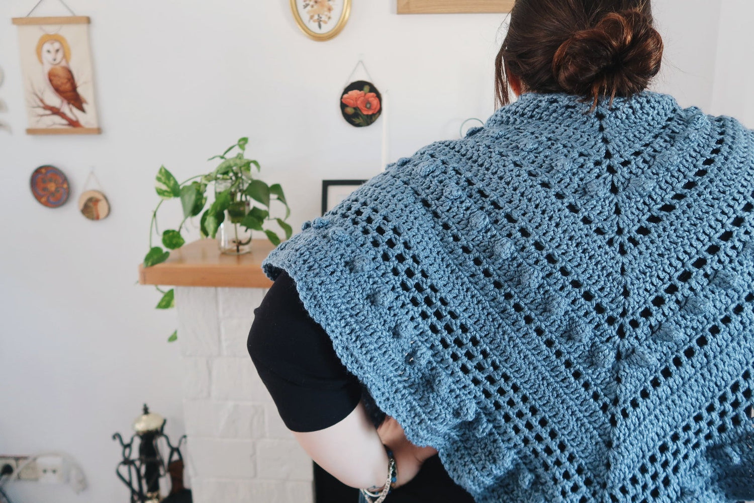 crochet blue scarf handmade folk ganchillo azul chal triangular