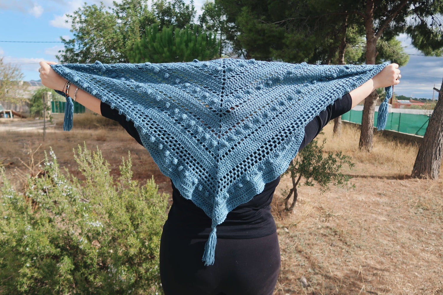 crochet blue scarf handmade folk ganchillo azul chal triangular