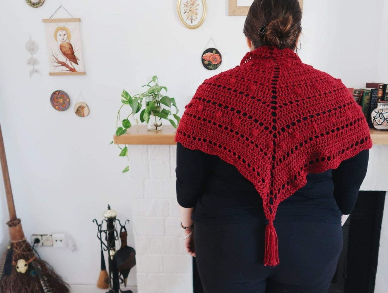HANDMADE WITCH SHAWL RED CROCHET FOLK
