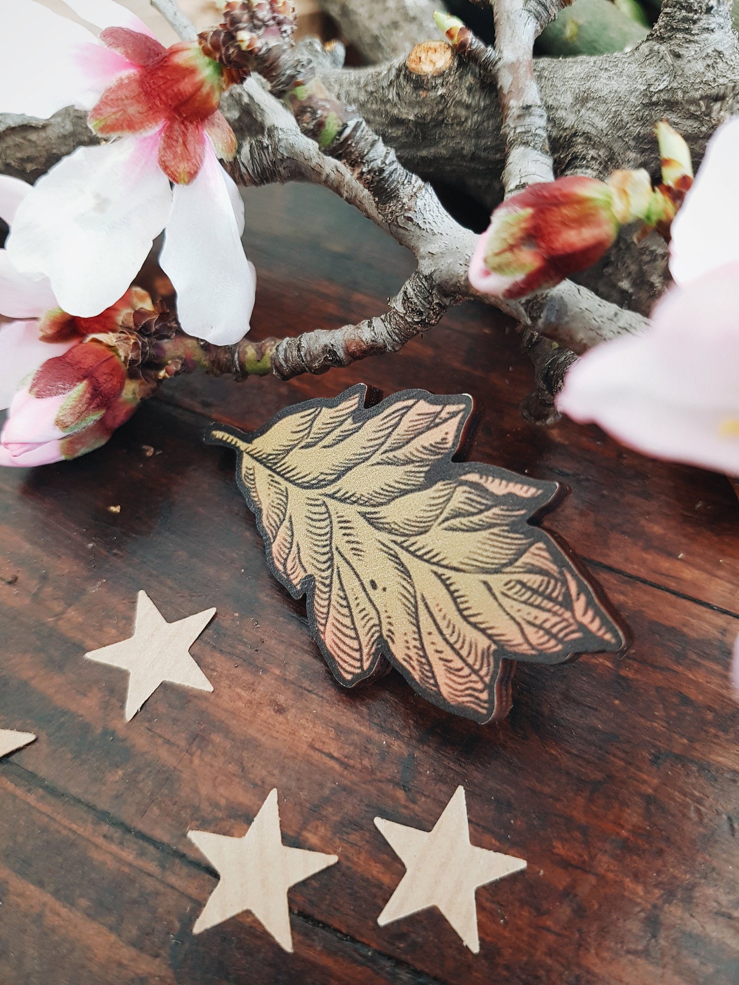 OAK LEAF WOOK MINIMALIST WITCH PIN