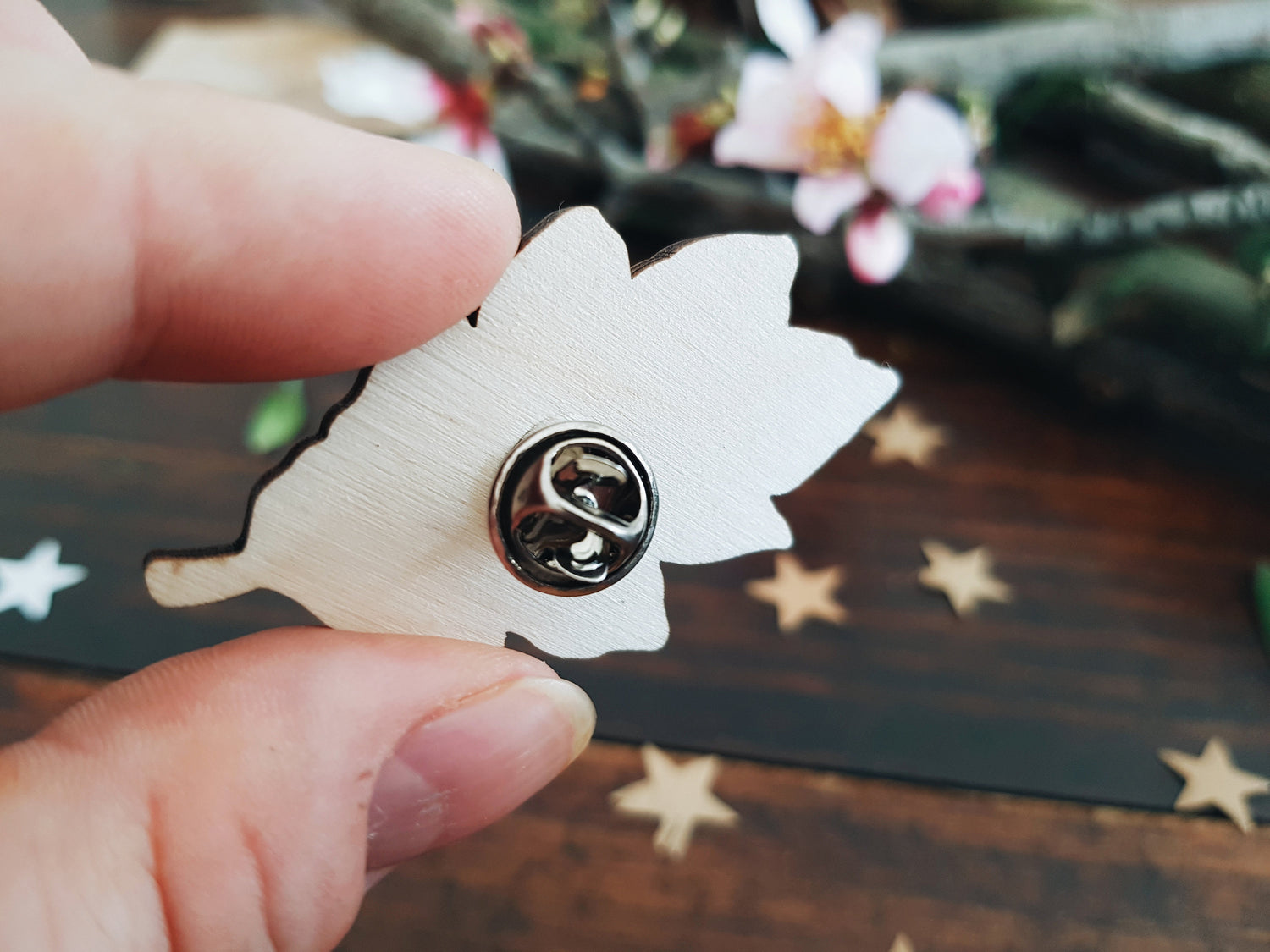 OAK LEAF WOOK MINIMALIST WITCH PIN