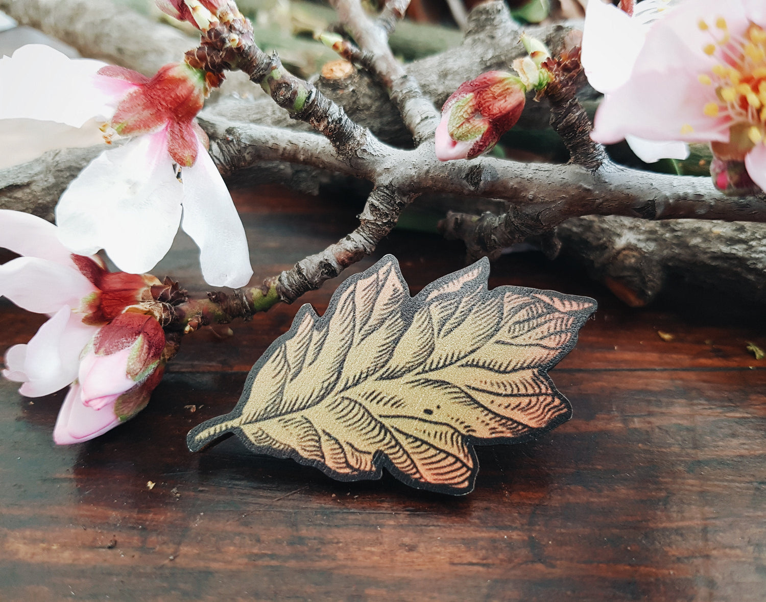 OAK LEAF WOOK MINIMALIST WITCH PIN