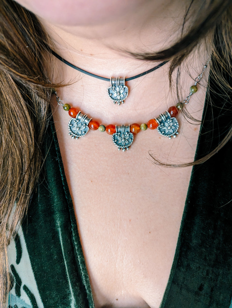 IBERIAN LADY - NECKLACE CHOKER - STERLING SILVER, CARNELIAN, AGATE AND STAINLESS STEEL CHAIN