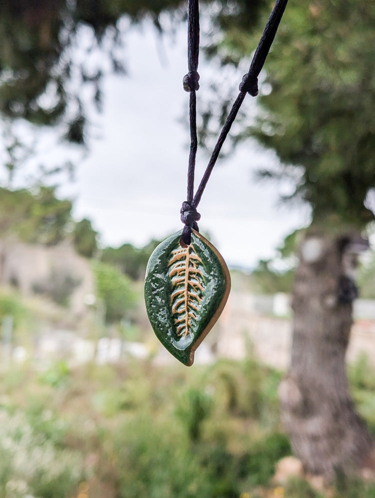 HANDMADE CERAMIC LEAF ADJUSTABLE NECKLACE