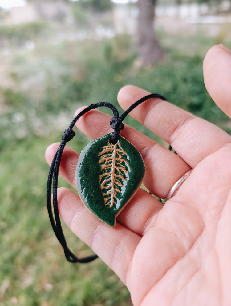 HANDMADE CERAMIC LEAF ADJUSTABLE NECKLACE