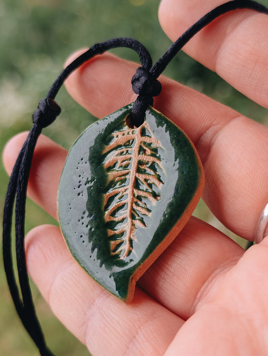 HANDMADE CERAMIC LEAF ADJUSTABLE NECKLACE