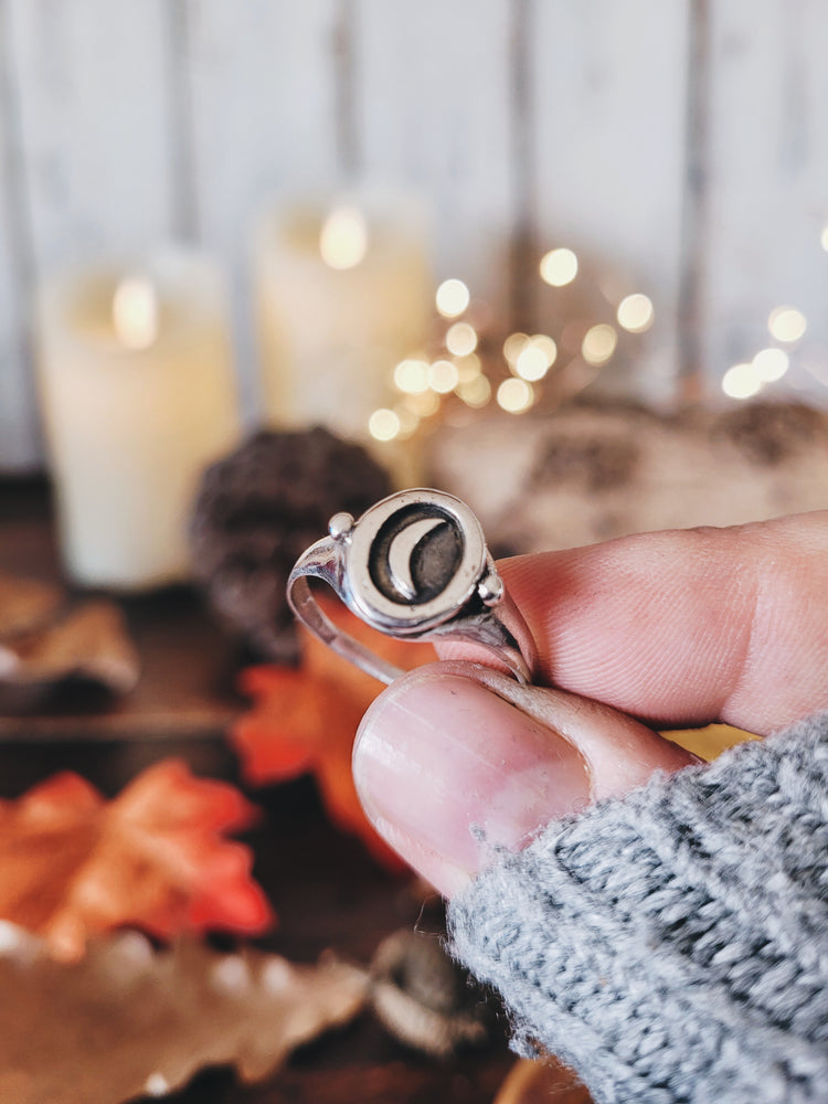 Signet Ring Anillo Sello Luna Moon Medusa Dollmaker Gothic Vampire Witch Sterling Silver Wicca Pagan