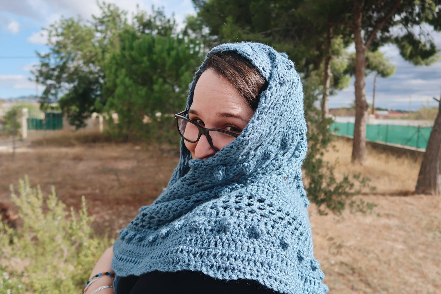 crochet blue scarf handmade folk ganchillo azul chal triangular