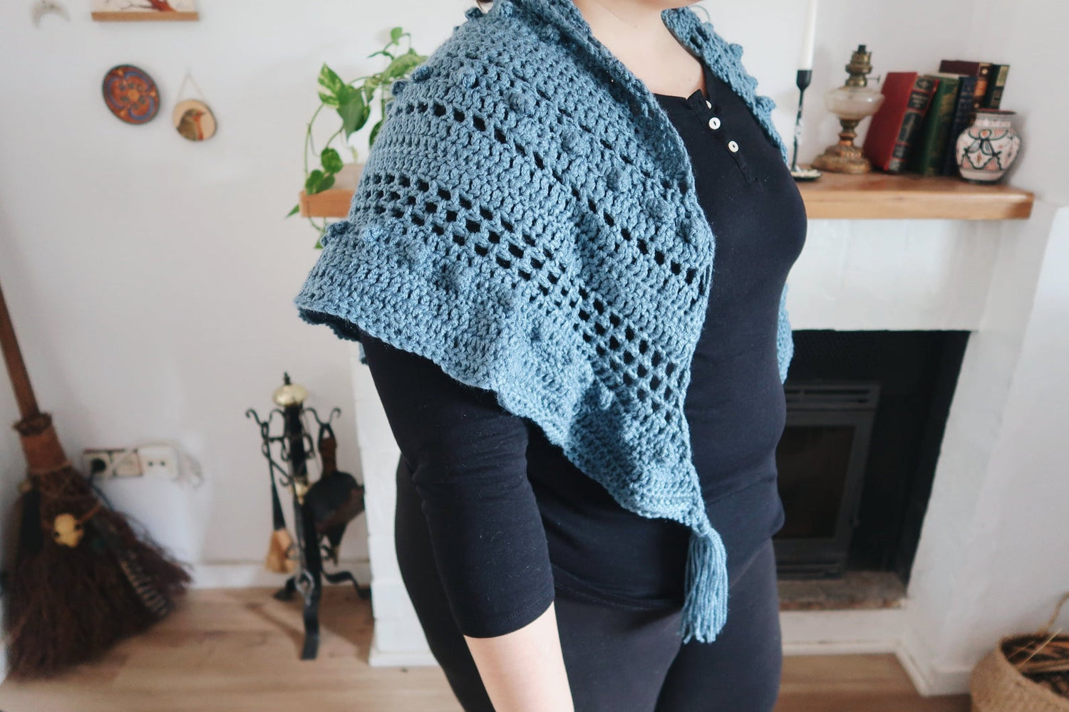 crochet blue scarf handmade folk ganchillo azul chal triangular