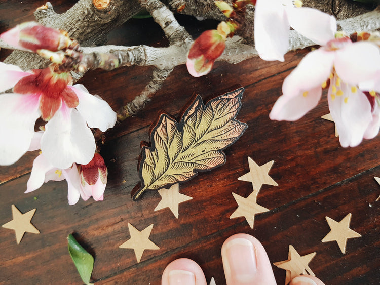 OAK LEAF WOOK MINIMALIST WITCH PIN